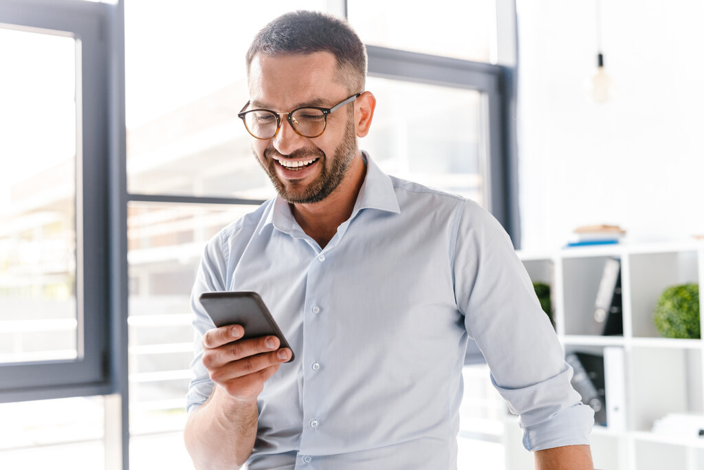 Controle de ponto pelo celular: redução de custos com equipamento