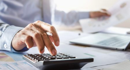 Como calcular a média de hora extra? Guia passo a passo e exemplos
