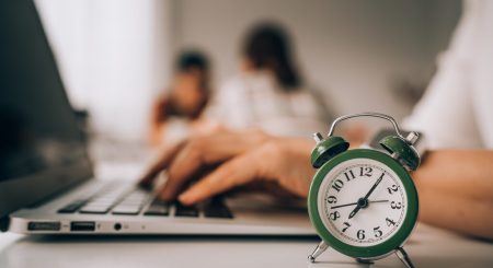 Horas extras e banco de horas: Saiba qual escolher!