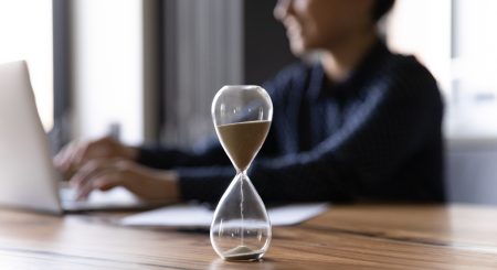 Intervalo interjornada: descubra como calcular e gerenciar