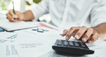 Como calcular horas trabalhadas dos funcionários corretamente?